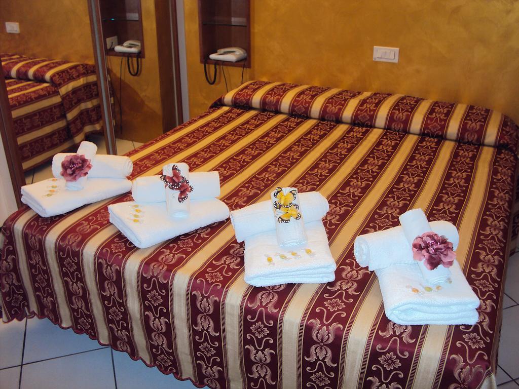 Hotel Nord Est Gabicce Mare Habitación foto