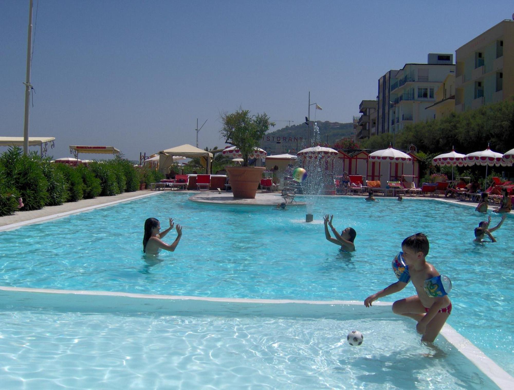 Hotel Nord Est Gabicce Mare Exterior foto
